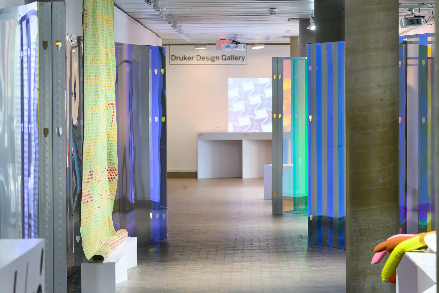 Multihyphenation — MILLIØNS, image size:1500x1000