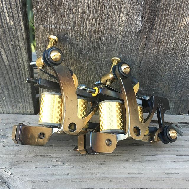 Pair of lefties for a gentleman. One off bases, mini 5/16 coils tig welded #real_tattoo_machines #handmadetattoomachine #tattoomachineporn #tig #manualmachinist
