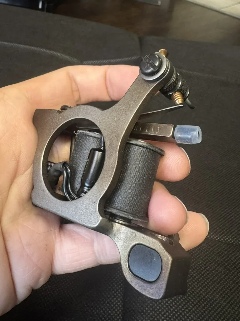 Handbuilt midi Perfection coil tattoo machine by Chris Cockrill