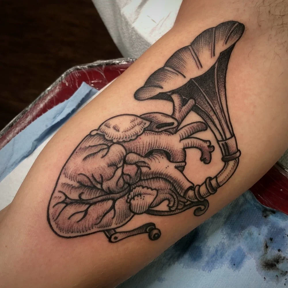 blackwork heart with gramophone radio 