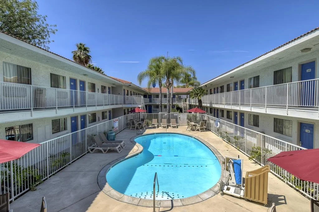 motel 6.jpg
