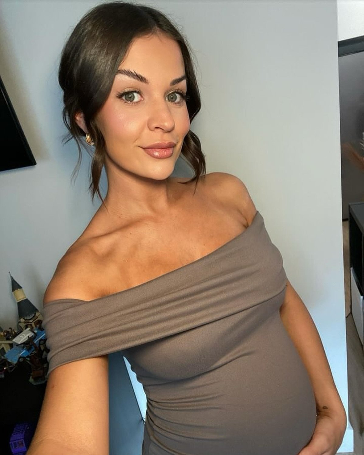 So happy for this gorgeous Mama to be! 🩷💙

@beegoldentans 

Makeup by Shayla

#makeupartist #makeup #makeupartistsworldwide #langleymakeup #makeupinspo #maternitymakeup