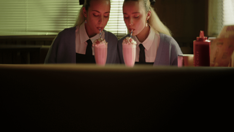 Benz_Herofilm_3Dir_NOsubtitle_Trimmed-ezgif.com-effects.gif