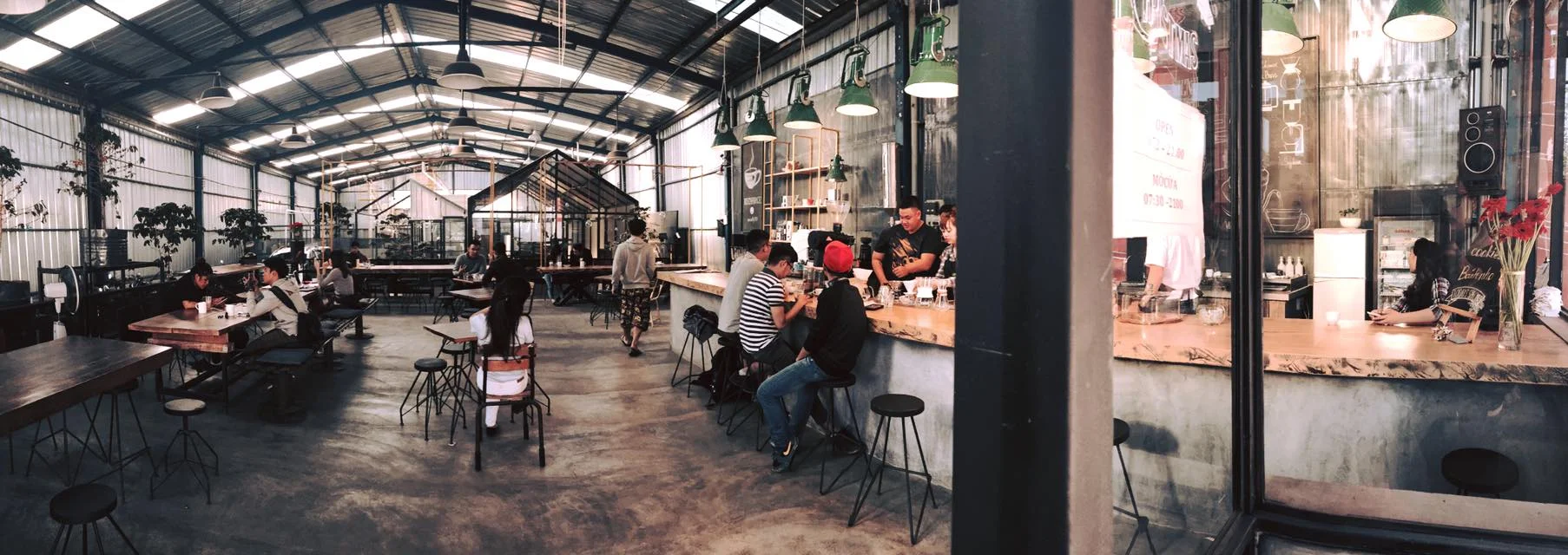 The cafe space. (Photo: Facebook/Là Việt)