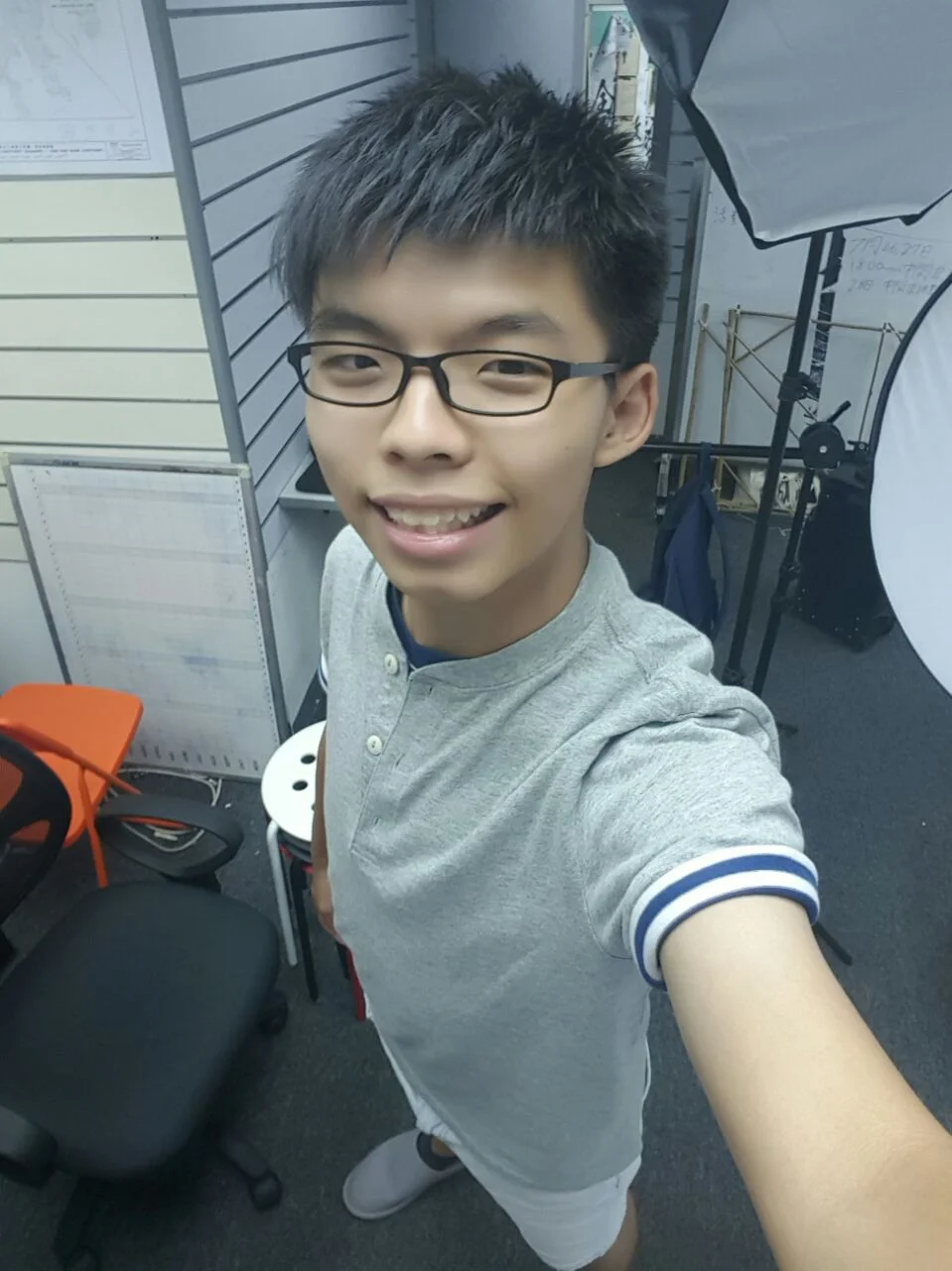 Joshua Wong takes a selfie, “拍攝中.” (Photo: Facebook/Joshua Wong)