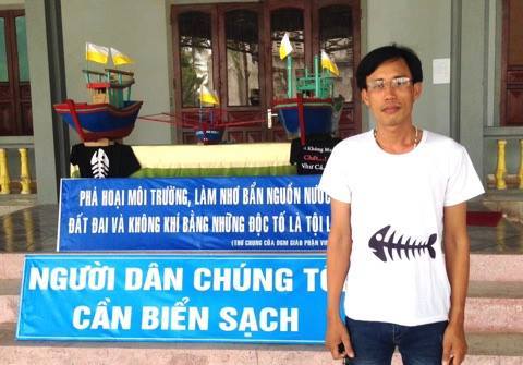 Hoàng Đức Bình at one of the environmental protests in Central Việt Nam