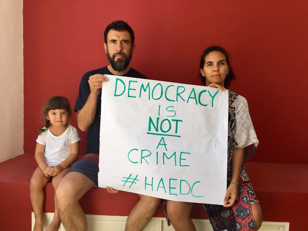 Activist Héctor Castañón and his family in Mexico. (Photo: Facebook/ Việt Tân )