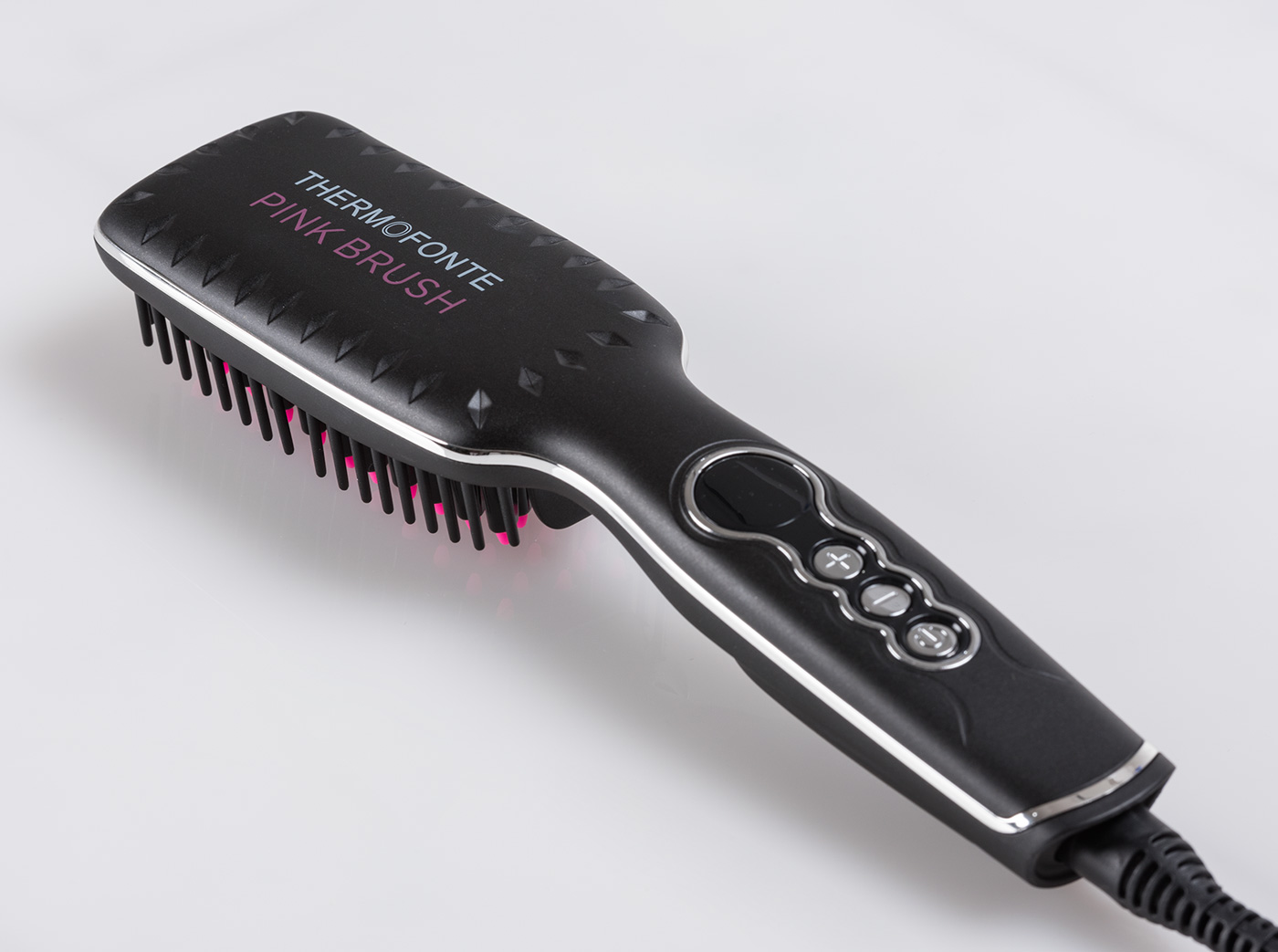 TF_Beauty_Pinkbrush_05.jpg