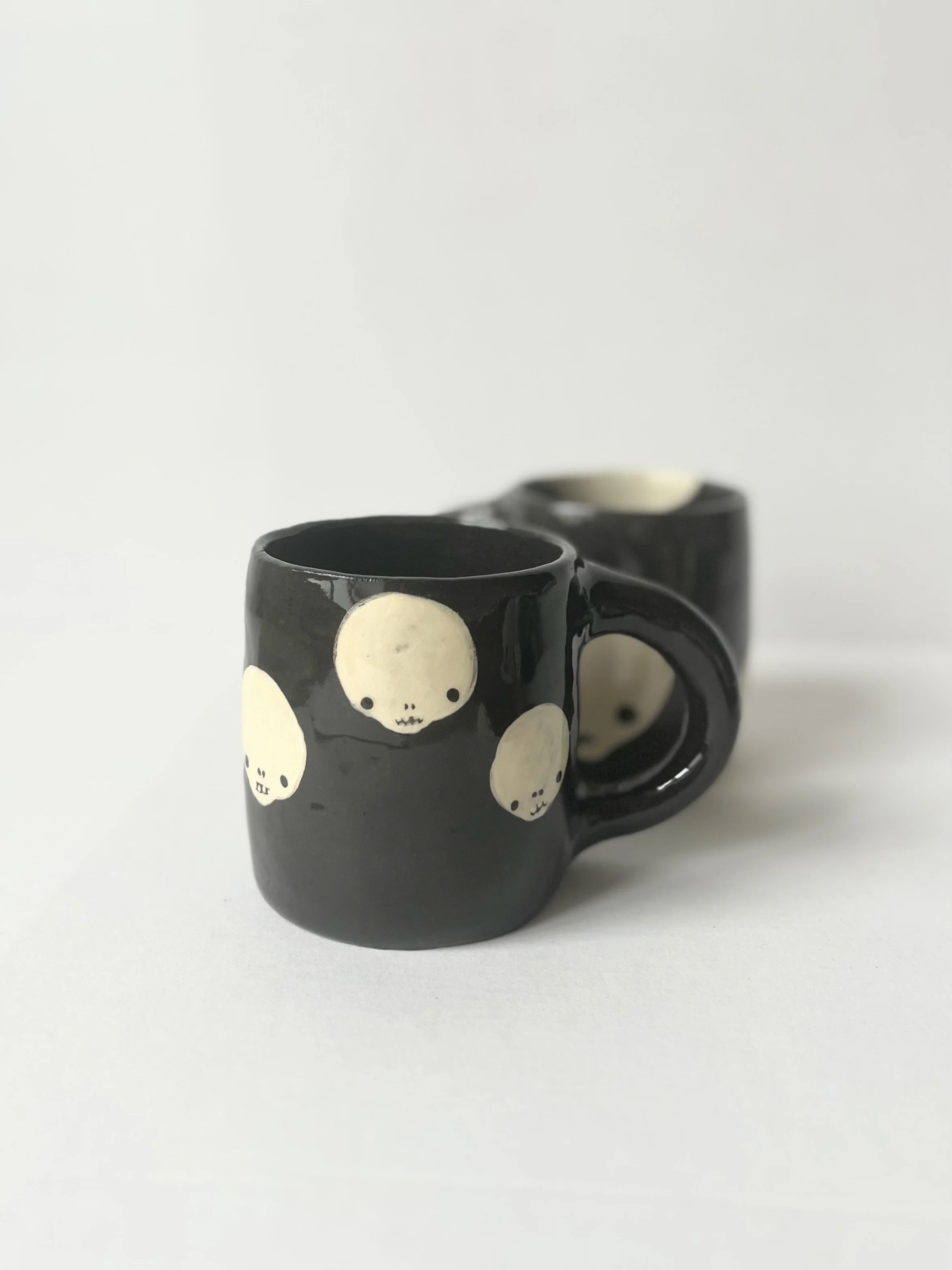 Classic skull mug