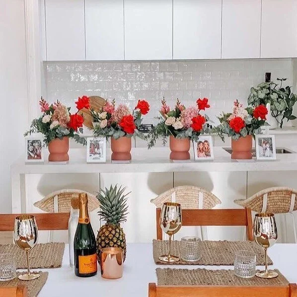 This is how you ask your besties to be your bridesmaids in style! @ashleylight08 absolutely nailed this (with a little floral help from us!)
.
.
.
.
.
.
#indyroseflowers #florist #weddingbells #willyoubemybridesmaid #flowers #pinkandred #adelaideflorist #flowersadelaide #henleybeach #lockleys
