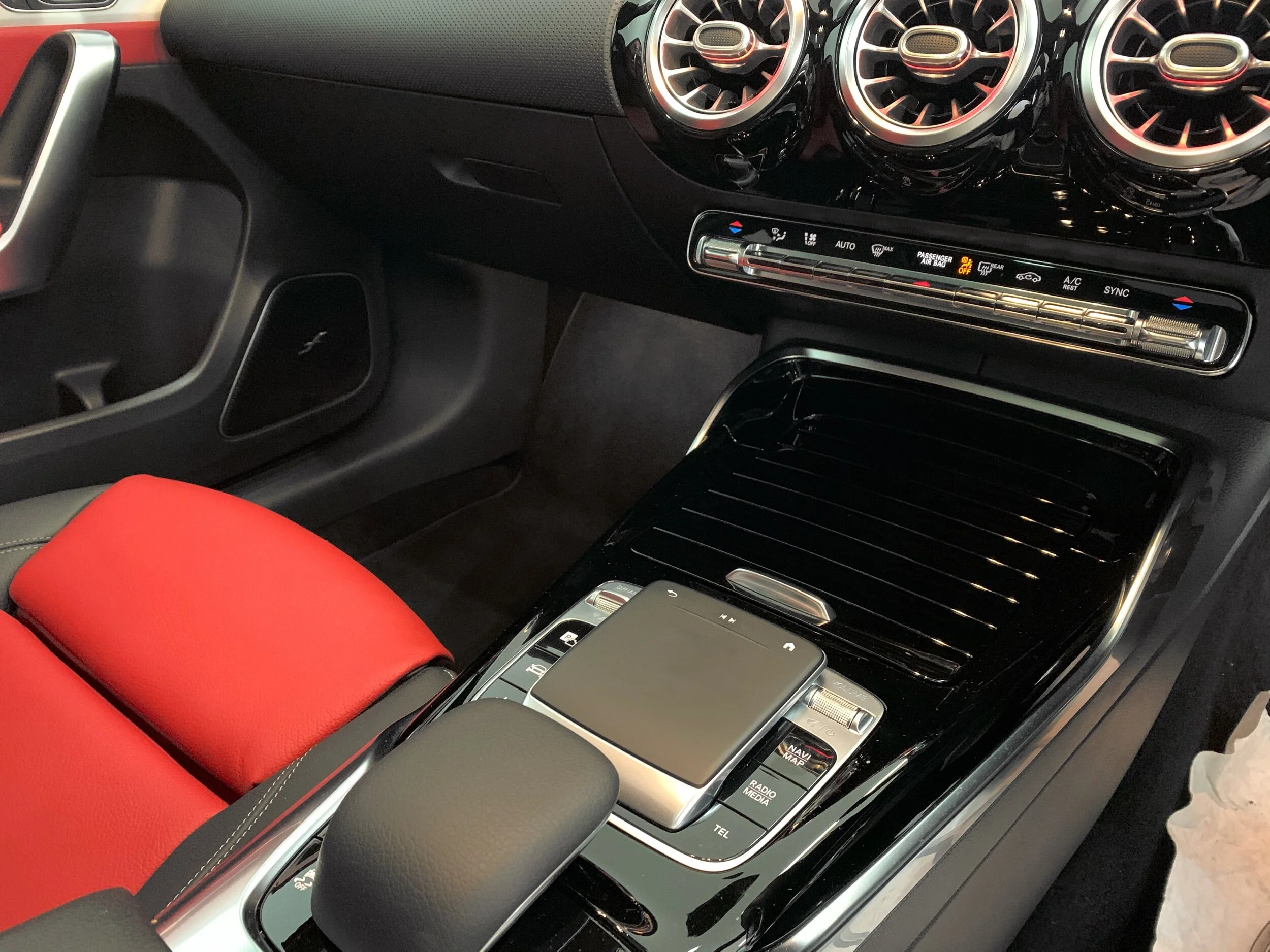 CAE5CC4C-8DAC-4DBC-933B-AAB1AB2F9251