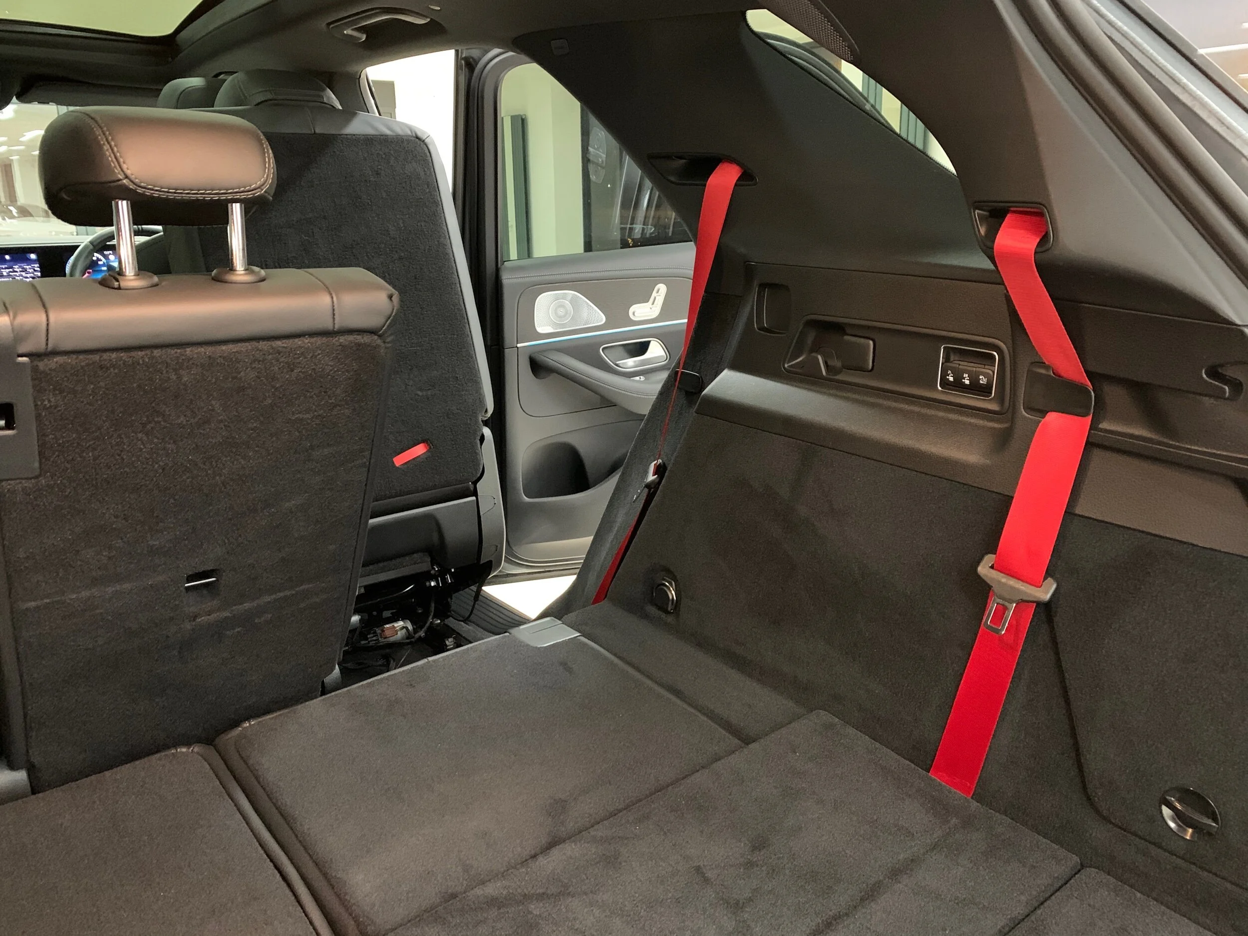 5C02856D-129C-44A8-8D25-550D43E9A33B