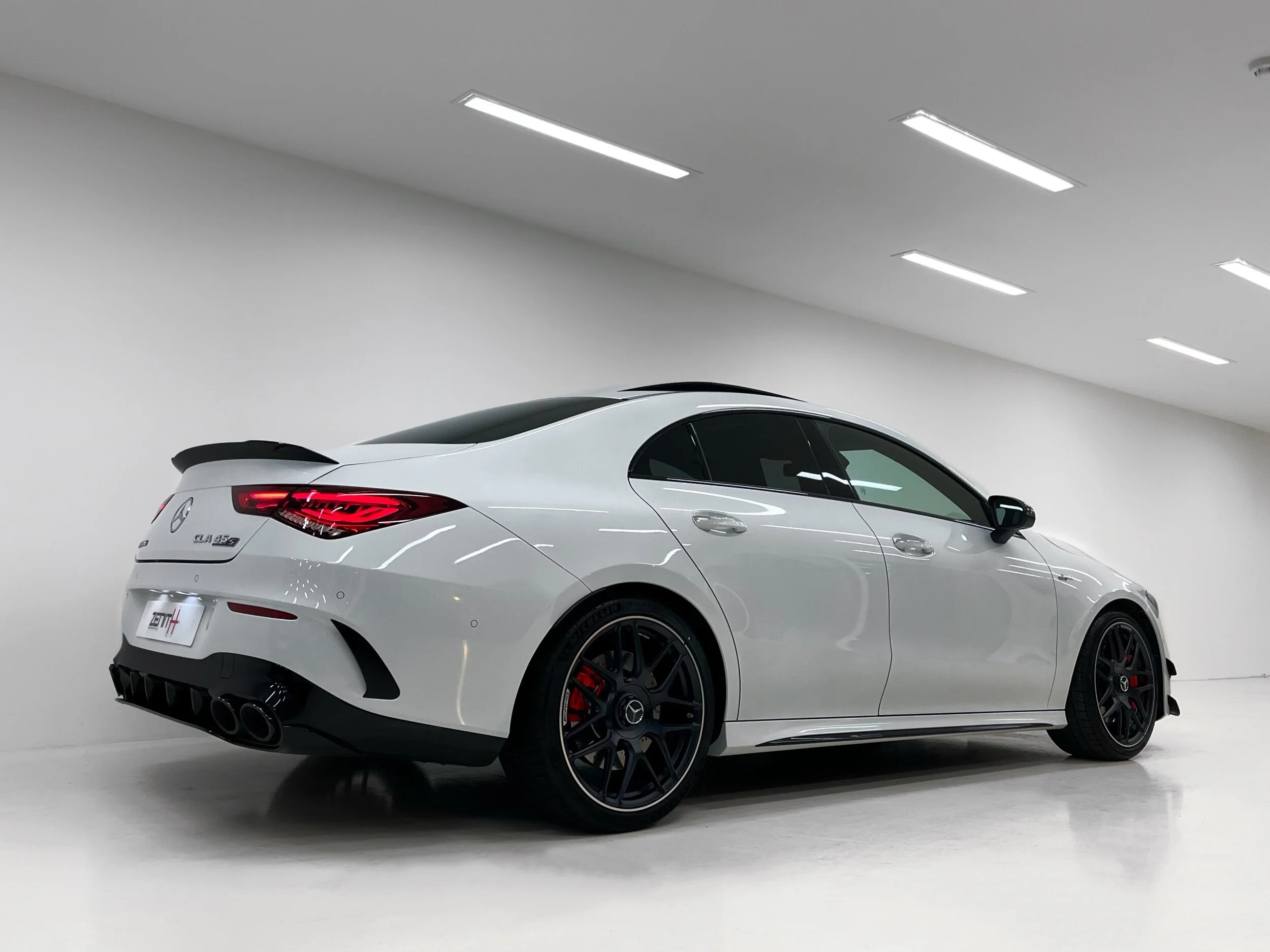 FF7F7DB4-1E6B-4D28-BC96-3891253BF79F