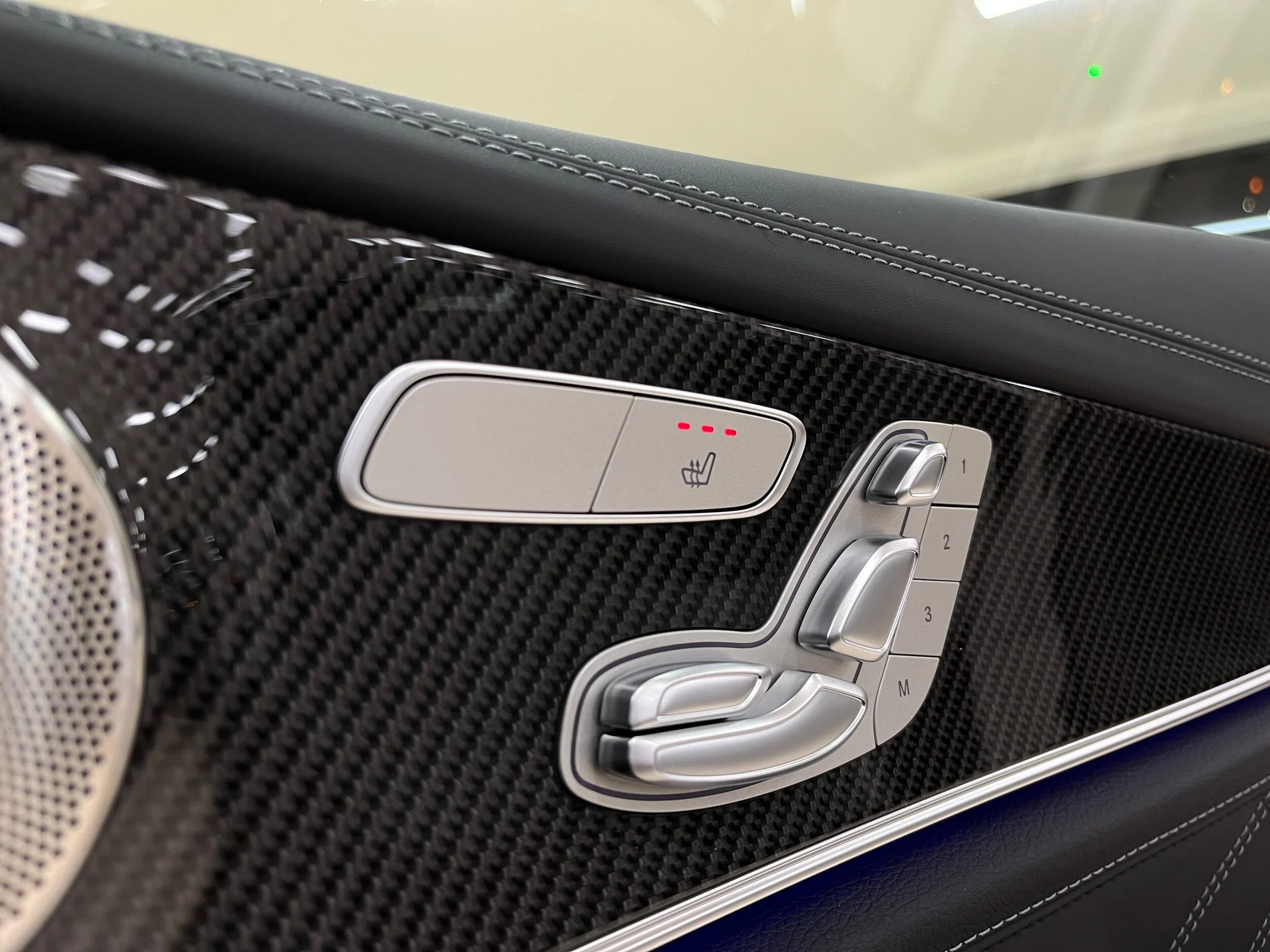 70EA6733-1A9B-4D75-AE1D-978D40D3BB39