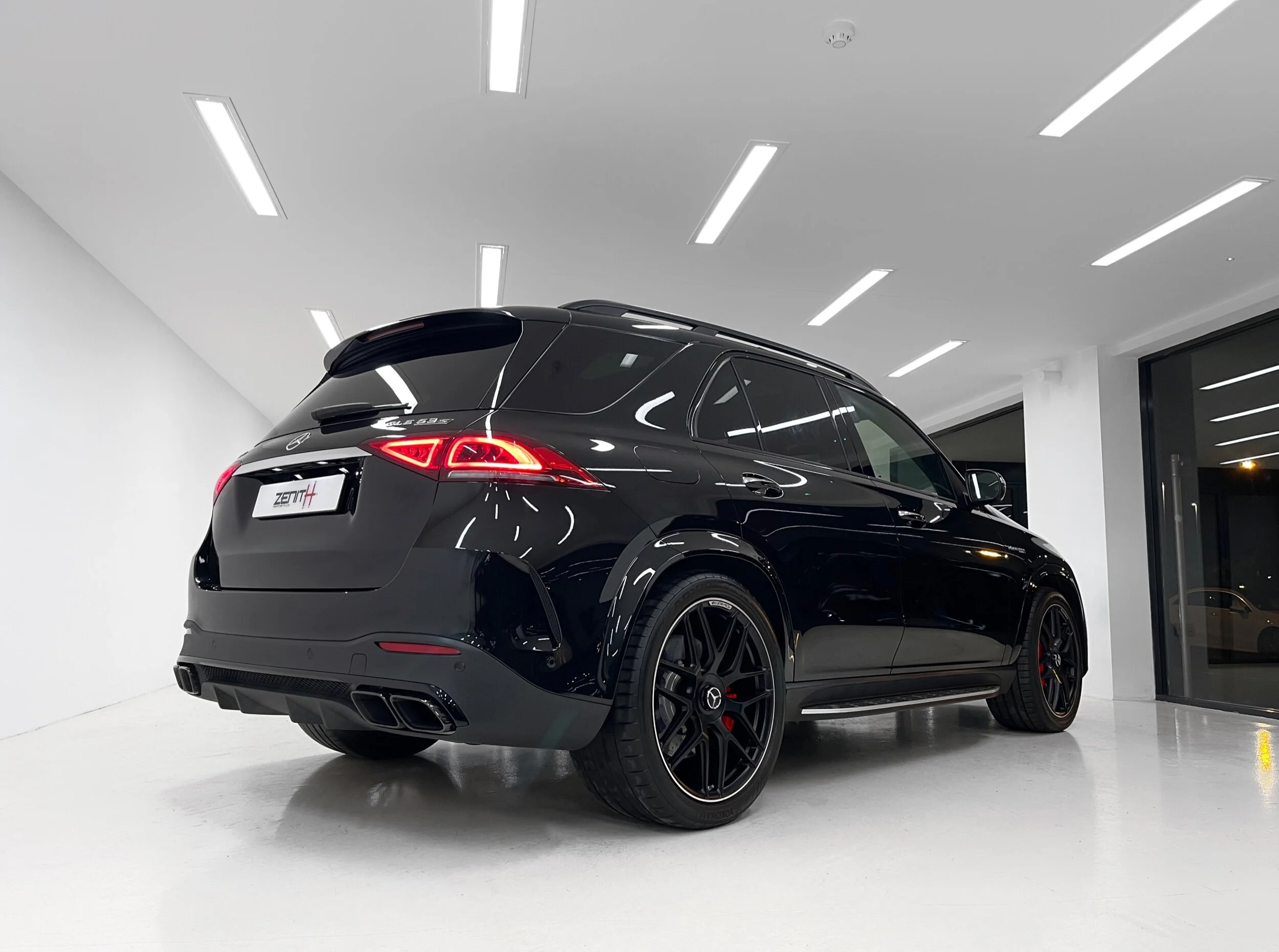 27A5B744-7A60-4D5E-9628-3D4C15D6A8F3