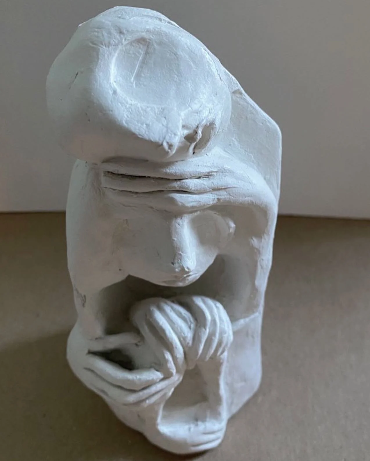 The Guardian&hellip; I started with my oyster 🦪 shell again&hellip; with my little one inside and her protector on the outside. ❤️❤️❤️

#soulbearers #thesoulbearers #paperclay #thenatureofclay #clay #sculpture #sculpturing