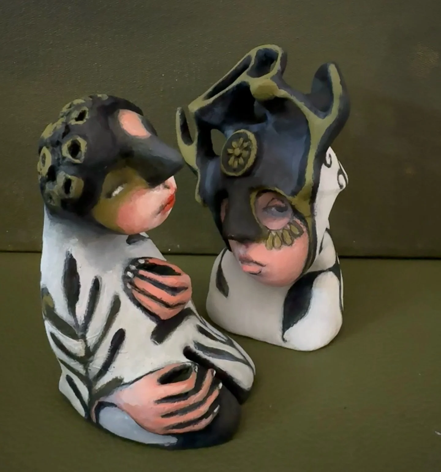 This is what happens when my little Souls get together in my studio - they have a little chat and give me some serious side eye attitude. 🤔😂😉

#paperclay #sculpture #sculpt #sculptors #art #artist #artistsoninstagram #artistofinstagram