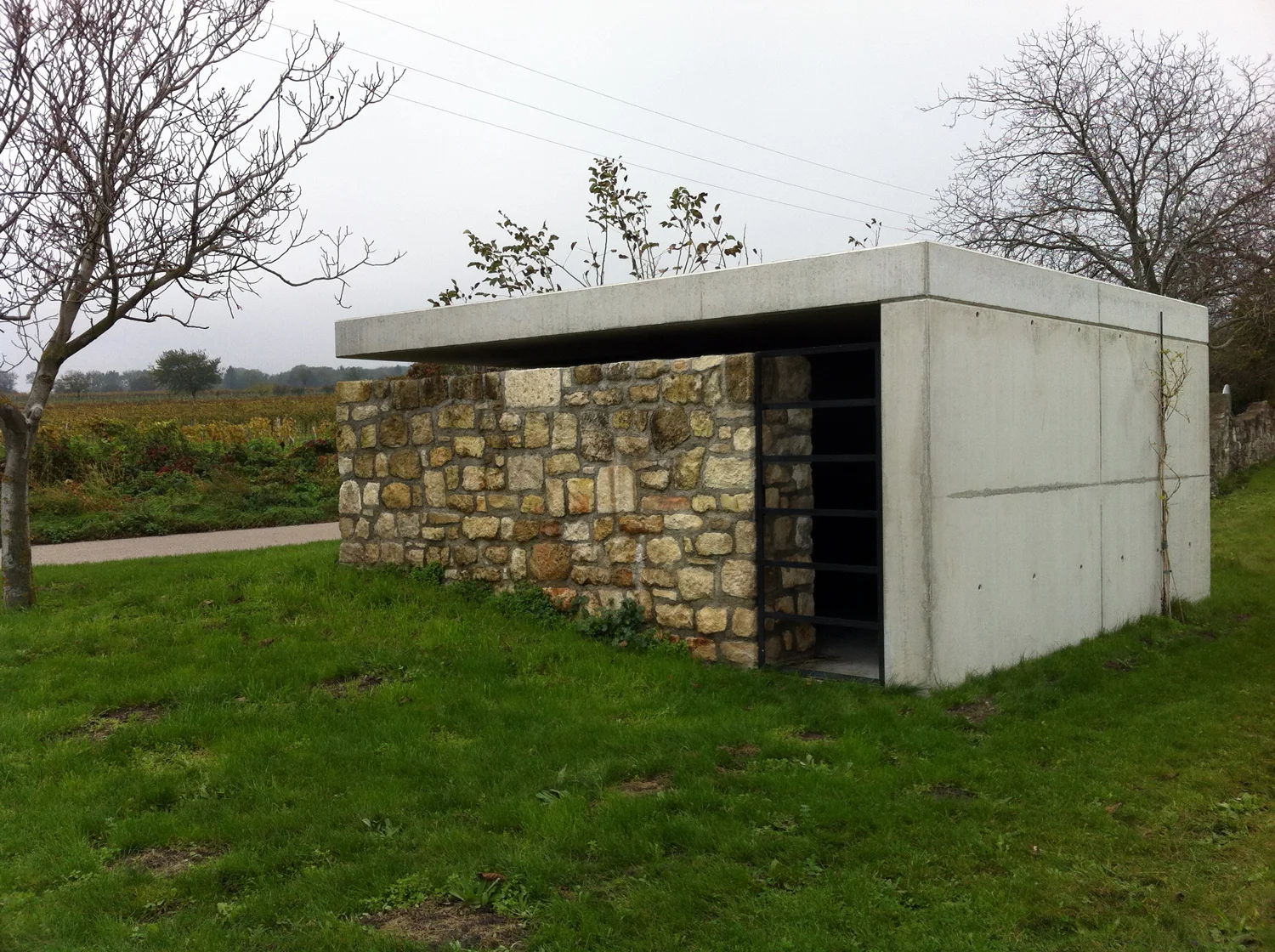 gaupenraub_mausoleum-02_aussen.jpg