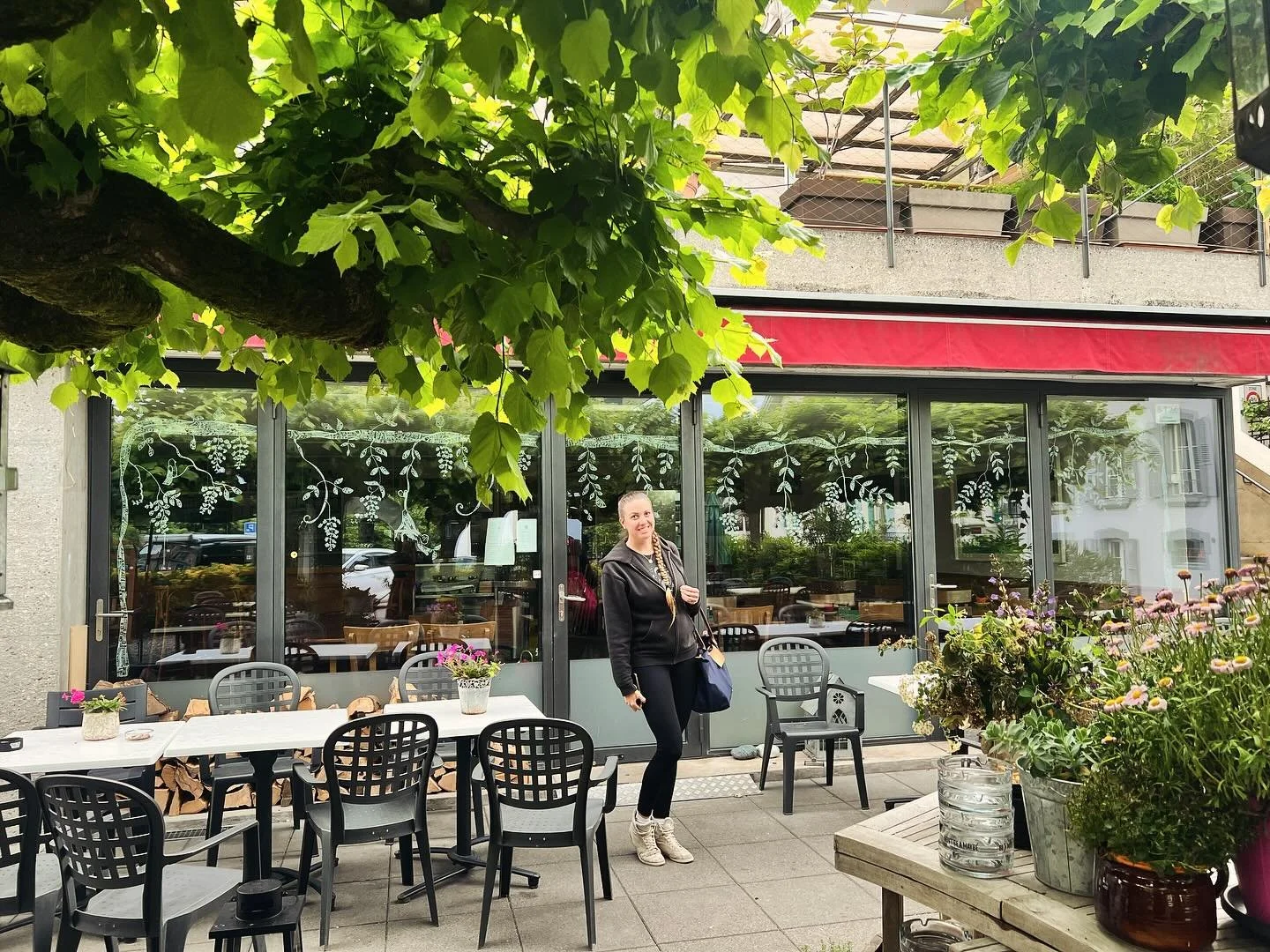 vitrine la tour.jpeg