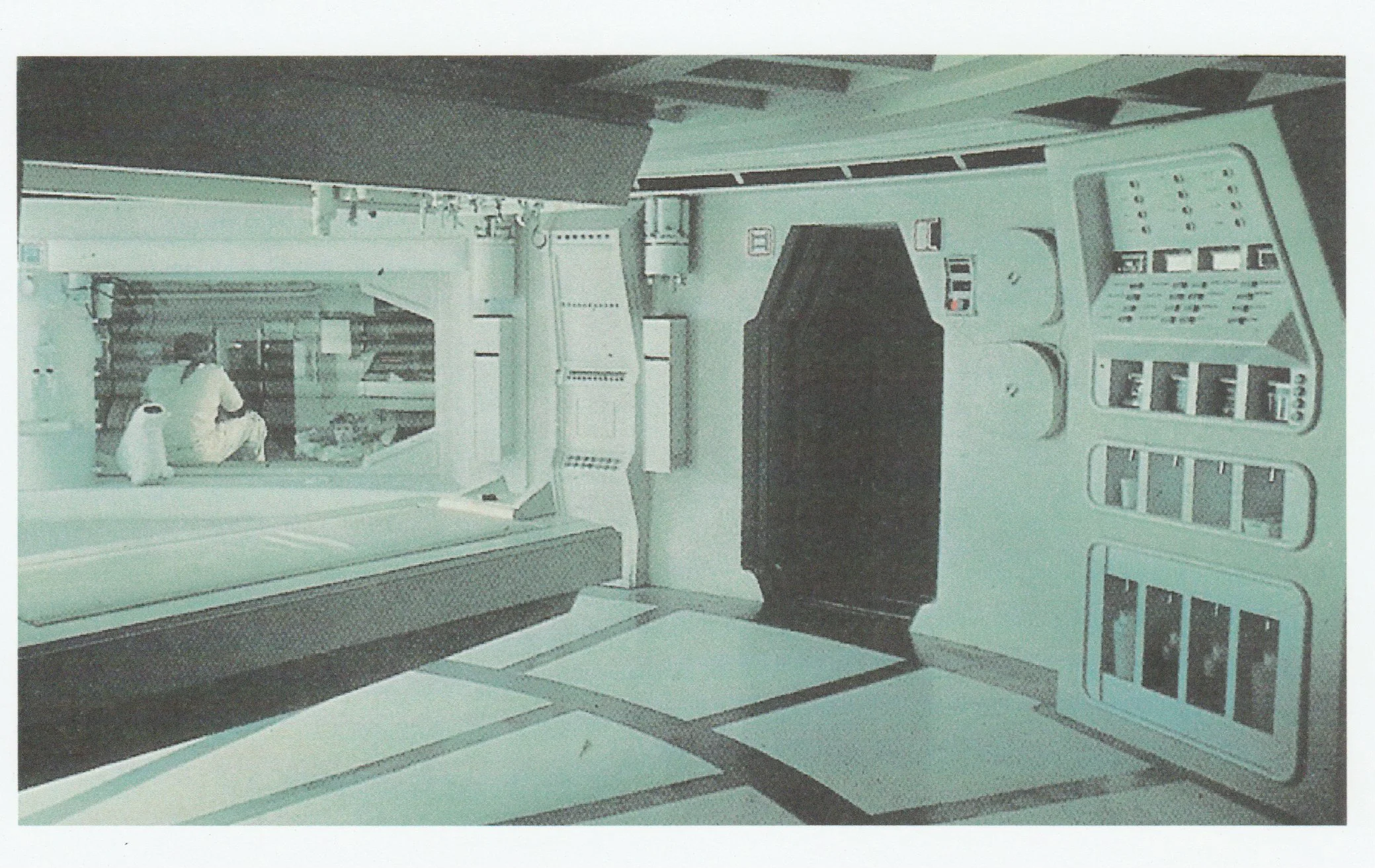 Alien - crew quarters 1.jpg