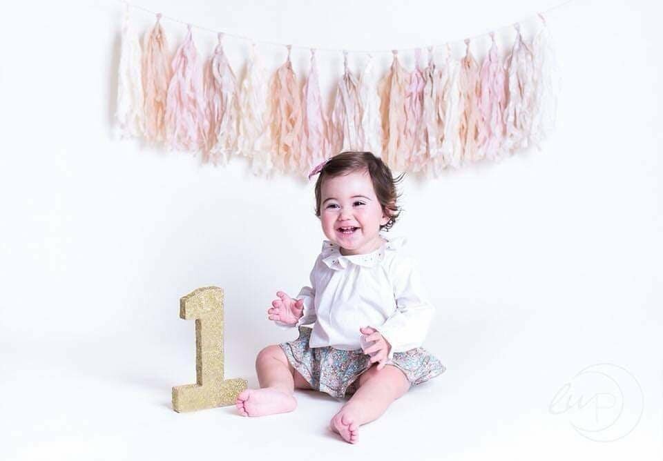 POST LOCKDOWN TREAT 📷💫😄
&bull;
1st Birthday Photo Shoot Offer!🎈
&bull;
&pound;15 OFF non cake smash, 1st birthday photo shoots in the studio! 
&bull;
🎉 12TH APRIL-1ST JUNE ONLY
&bull; 
*&pound;75 for a 1 hour photo shoot including 4 edited, down