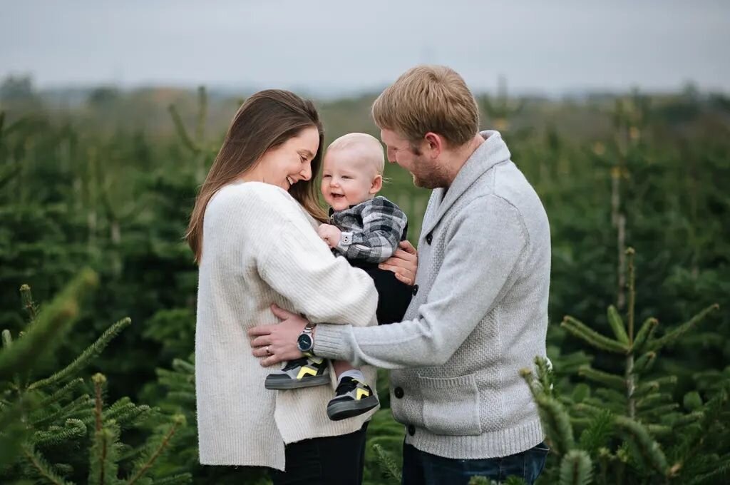 I loved this day! A whole day of roaming around a Christmas tree farm with lots of you lovely people ☺️🎄 
&bull;
&bull;
#familyphotosessex #familyphotographeressex #familyphotographyessex #familyphotoshootessex #outdoorfamilyphotosessex #outdoorphot