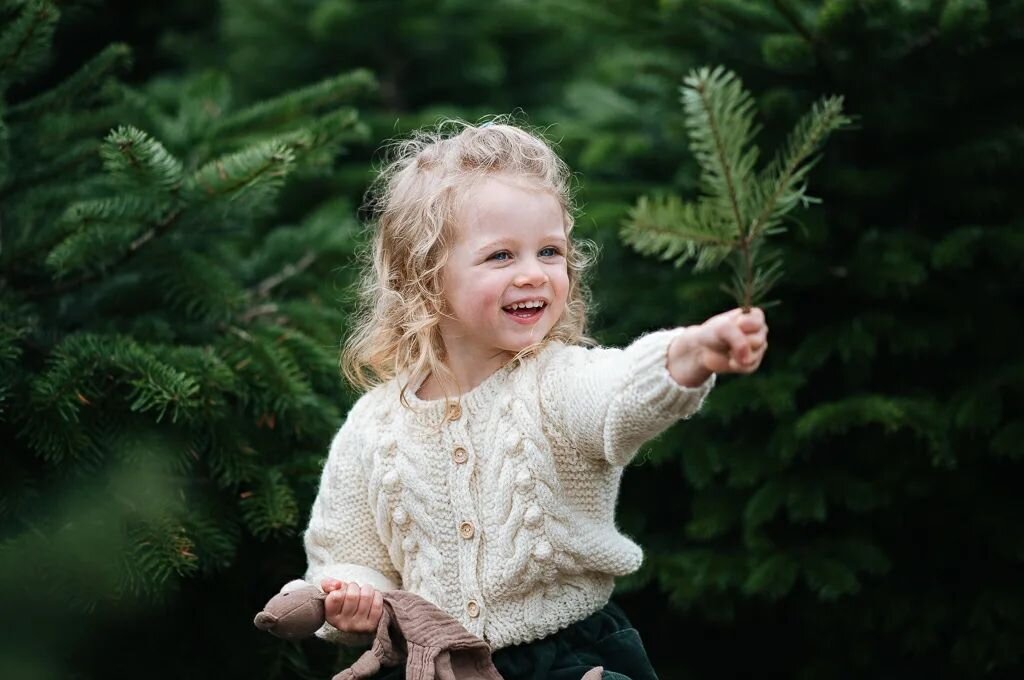 Darcy 🎄🌿
&bull;
&bull;
#outdoorkidsphotographyessex #naturalkidsphotographyessex #outdoorphotoshootessex #outdoorphotoshootchelmsford##christmastreefarmphotoshootessex #christmastreefarmessex #essexparents #essexmums #chelmsfordmums