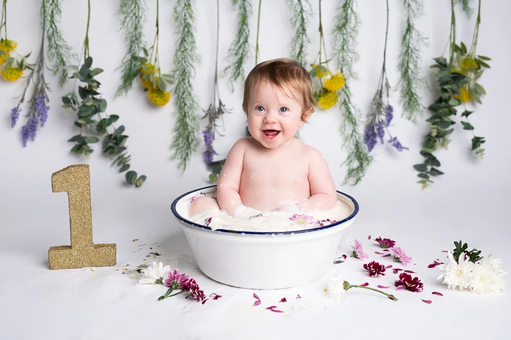 Cake smash photo shoot, Essex | 1st birthday photo session in Benfleet