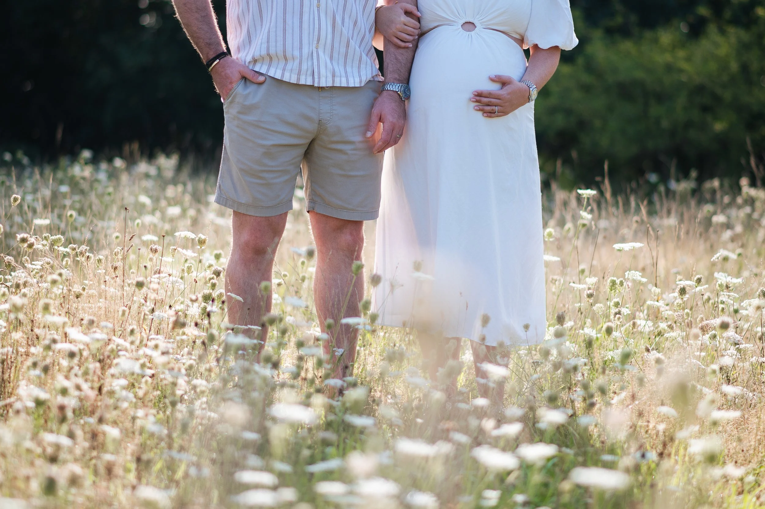 Natural and relaxed outdoor maternity photo shoot in Chelmsford, Essex