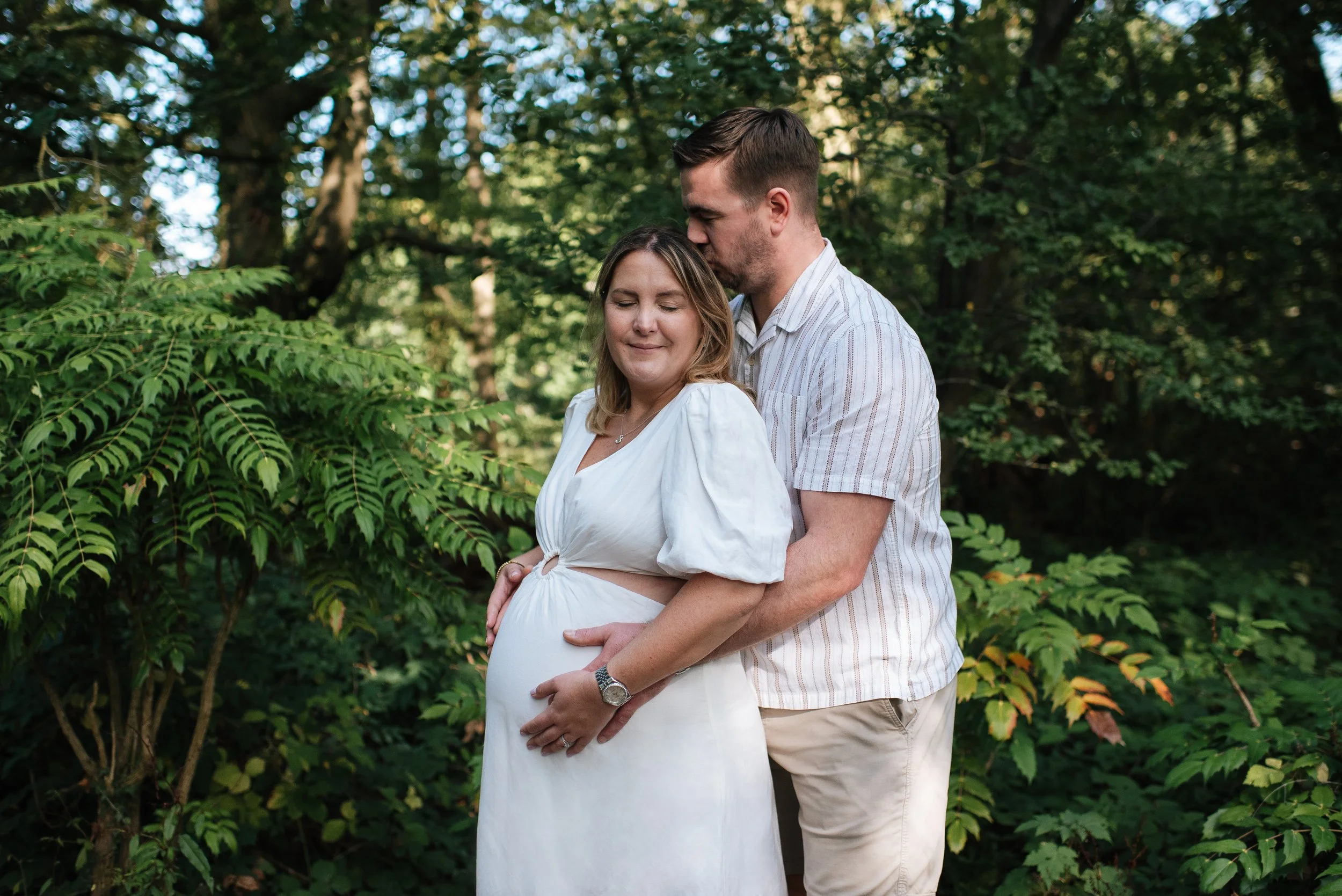 Outdoor maternity photo shoots | Essex baby bump photographer