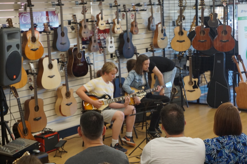 Kolya and Carla with some Ed Sheeran blues-style soloing.