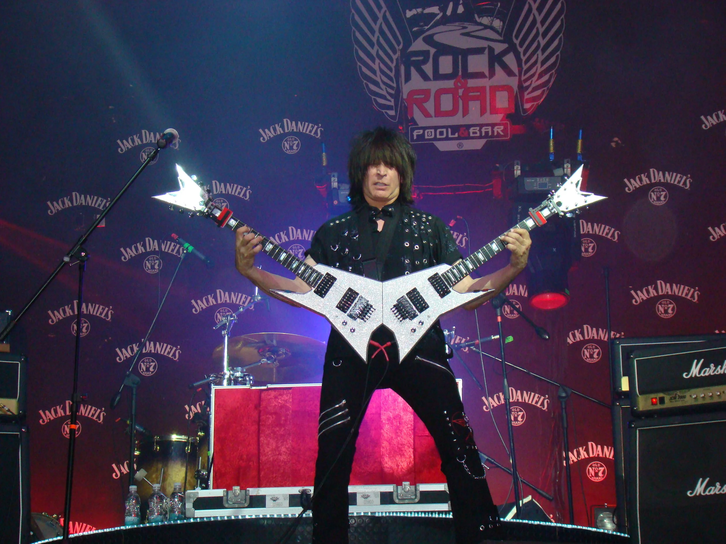 Alternate Picking vs. Sweep Picking - Which is Best?