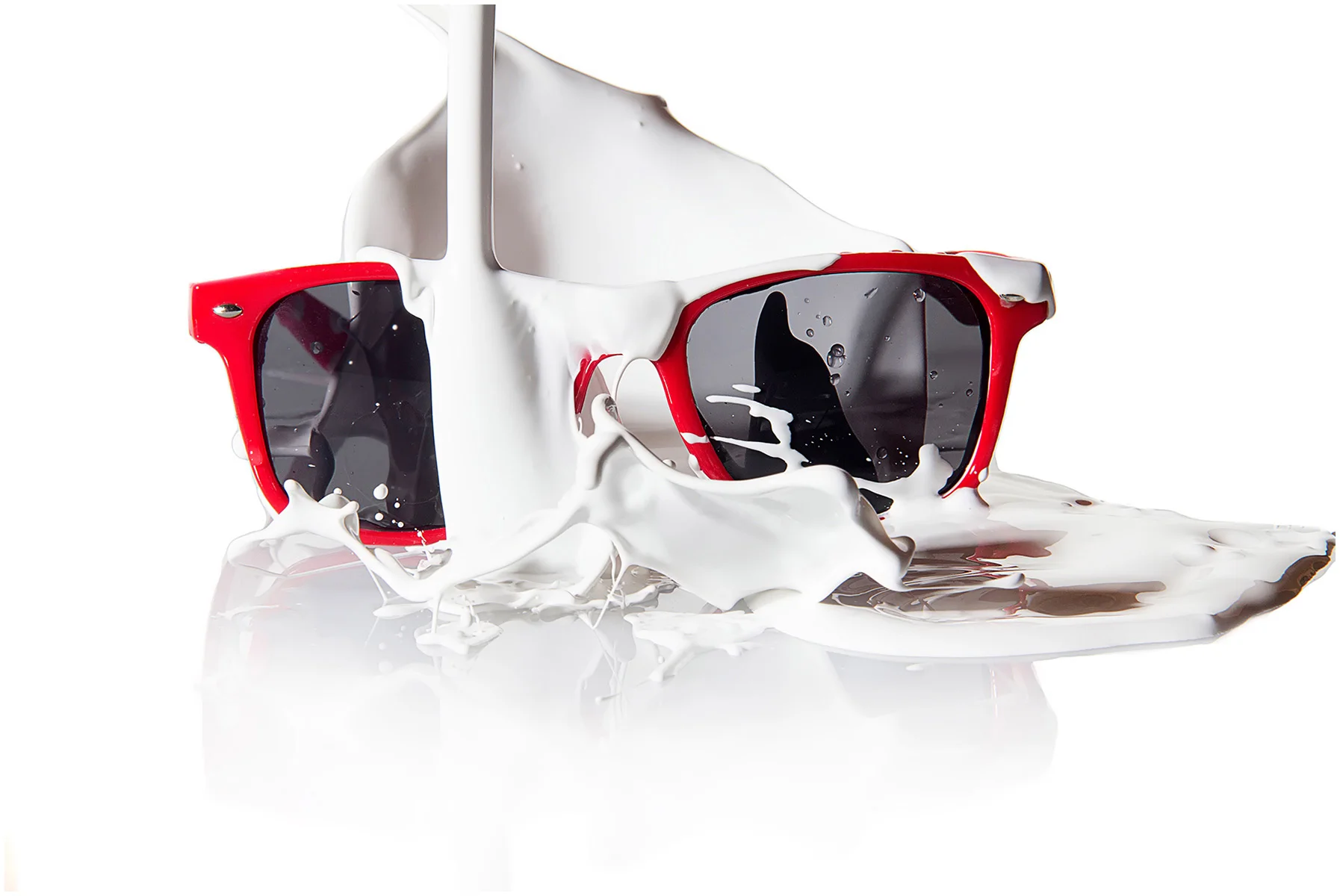 1.47.200.sunglasses_and_paint.jpg
