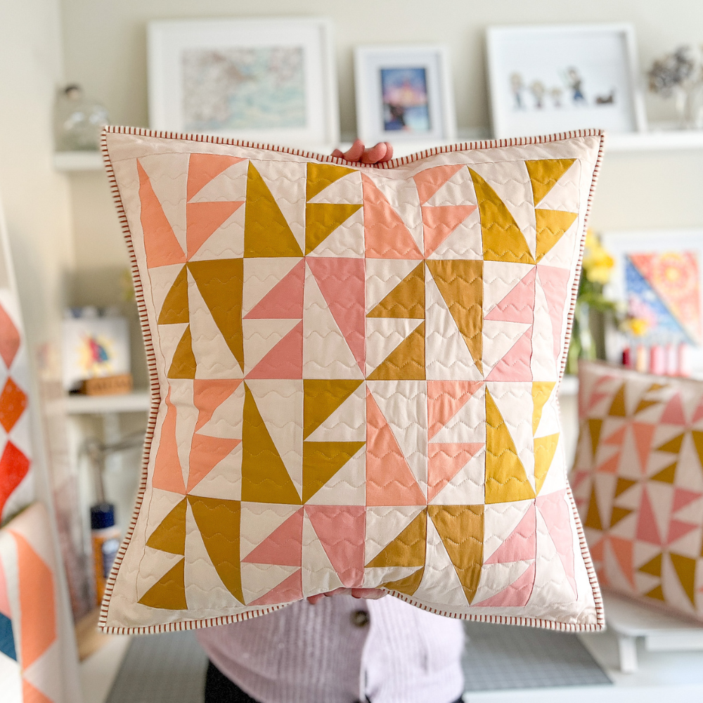 Pointing Quilted Cushion class