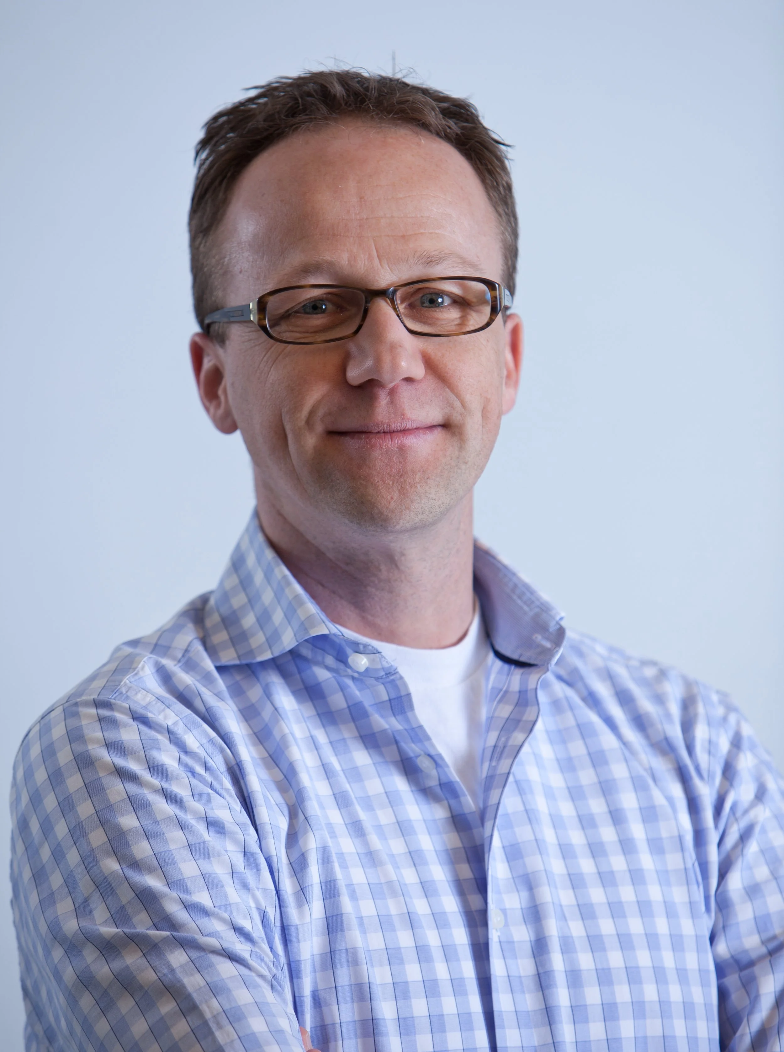 Twan Korthorst CEO Phoenix Software Twan has been instrumental in advocating for photonic integration technologies and bringing parties together to accelerate the development of design flows and manufacturing supply chains. Twan is a well respected authority in his field, not only by his partners but also by other software suppliers. He often represents the European Eco-system in other territories, including the United States.
