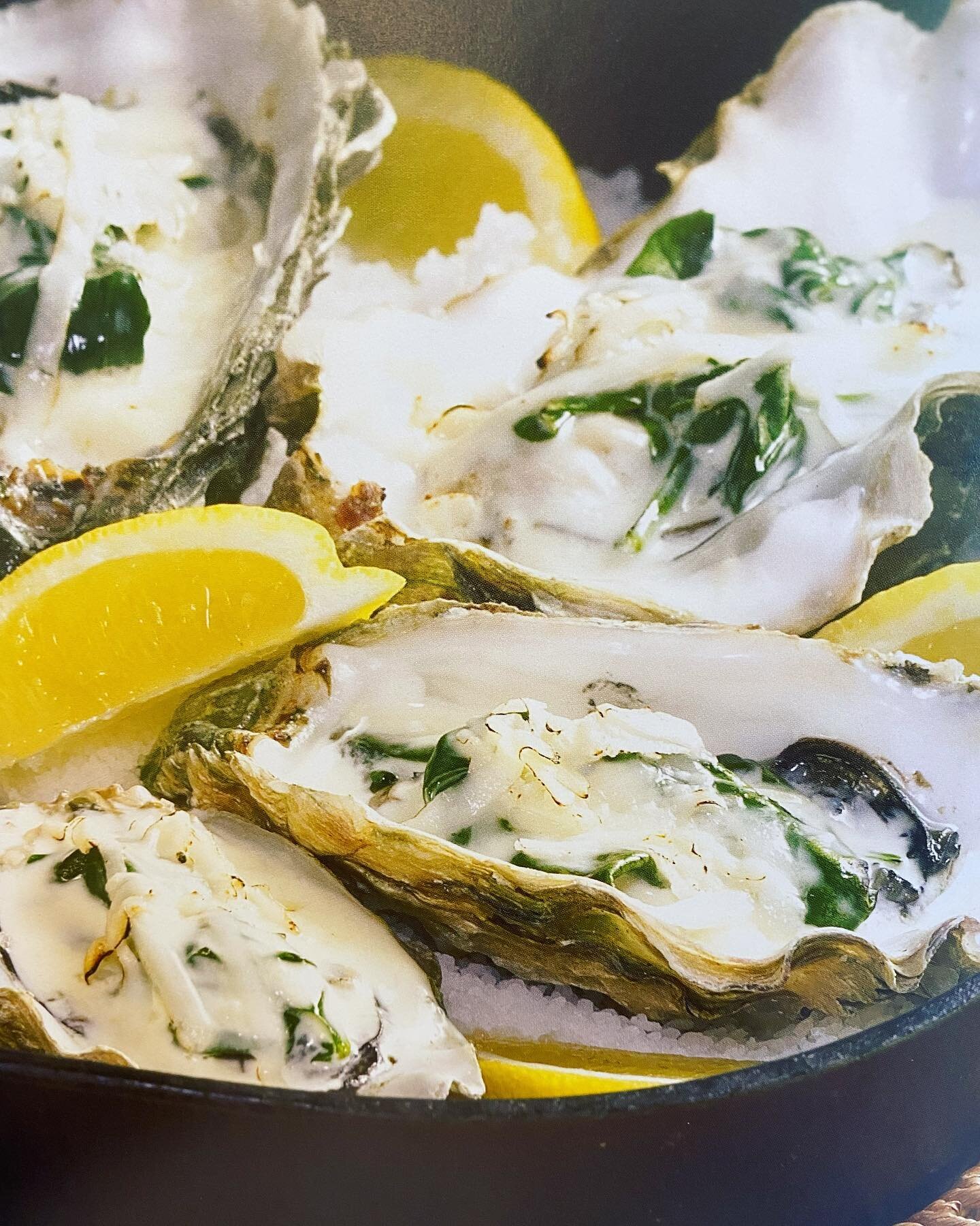 🦪BAKED OYSTERS WITH SPINACH &amp; PARMESAN🦪

Ingredients: 
1/4 cup dry white wine 
4 cups packed spinach, stems removed 
1 garlic clove, finely chopped 
1/2 cup whipping cream 
To taste salt &amp; pepper 
12 fresh, shucked Penn Cove Oysters left in