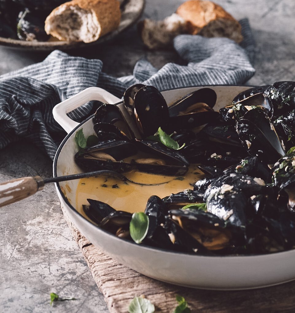 Mussels *or clams* in a basil cream sauce 🤤

Ingredients: 
2 tsp butter
1 shallots, minced
1 cloves garlic, smashed and chopped
2 cloves garlic set aside
2 lbs live mussels or clams 
1/2 cup white wine
1/2 cup fat free half and half
1/2 cup fresh ba