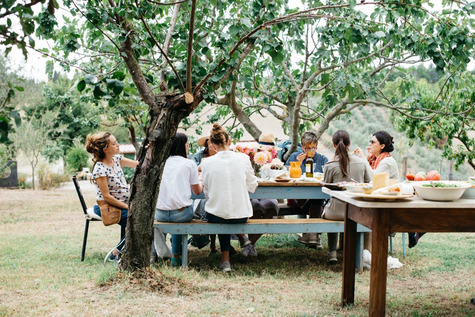 prima della parte pratica dedicata alla composizione il gruppo si rilassa e gode il delizioso buffet di mamma Beatrice