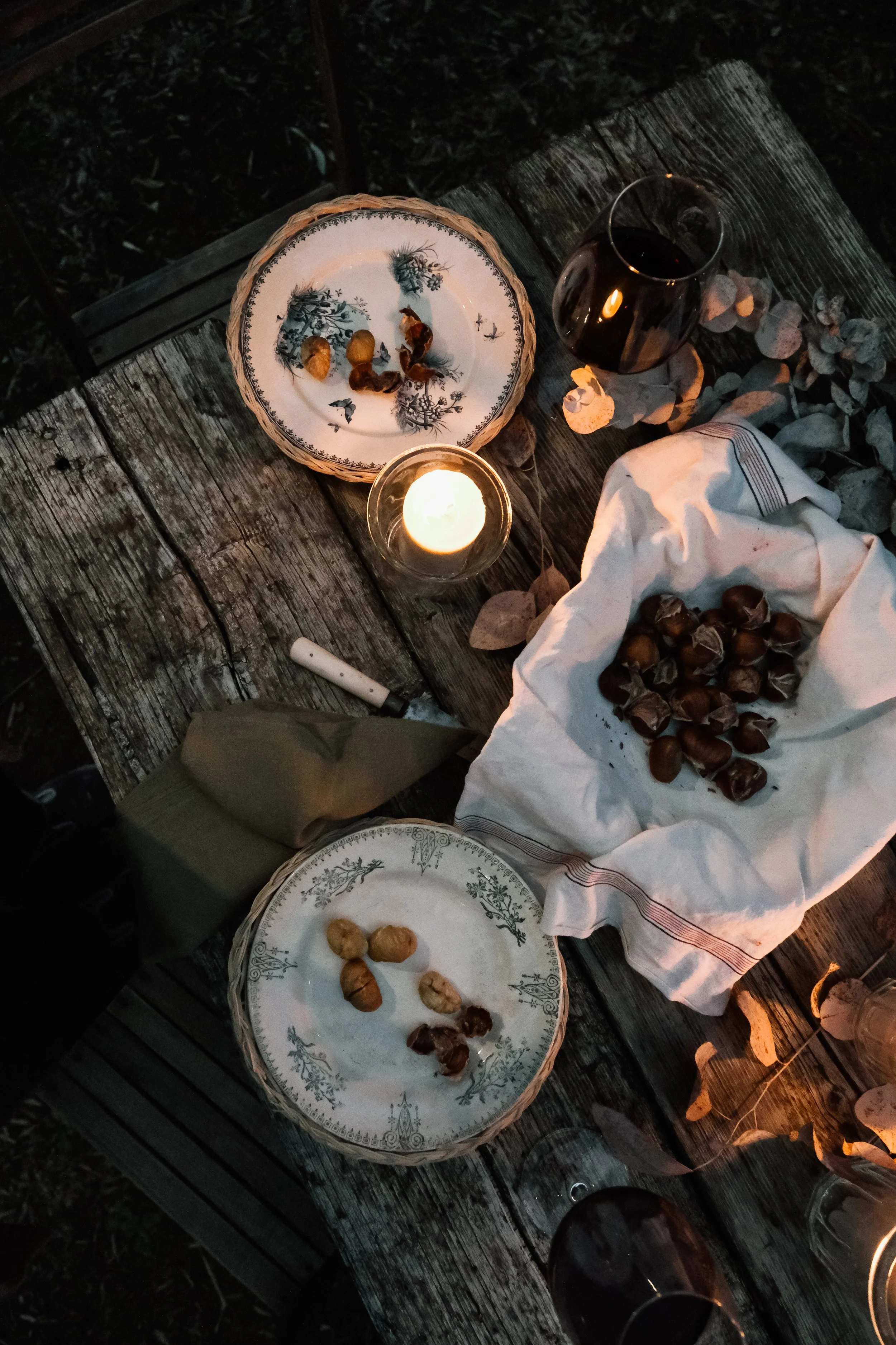 cena in giardino d'autunno. table Setting irene berni food styling  castagne al forno
