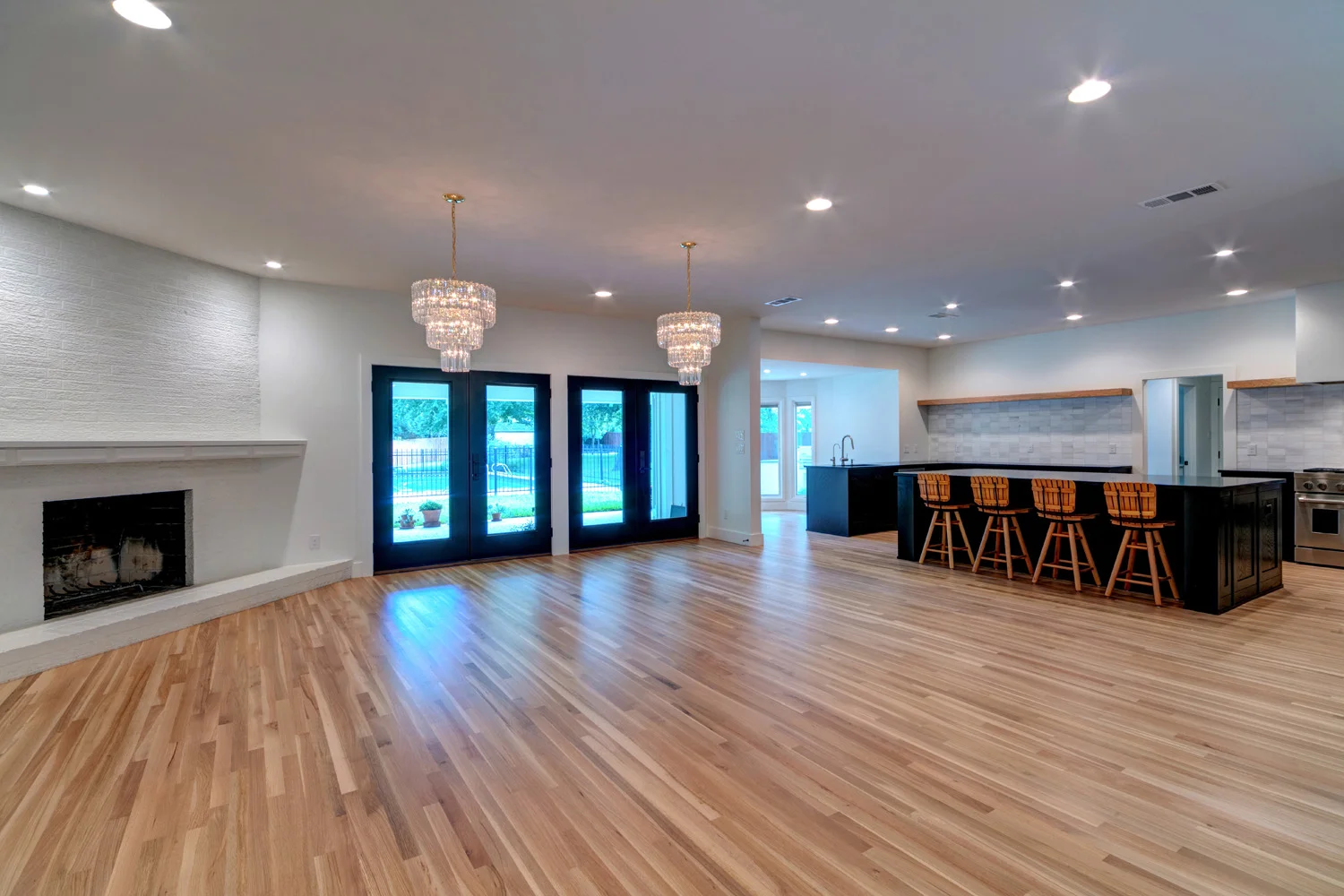 AFTER RENOVATION / DINING-ROOM