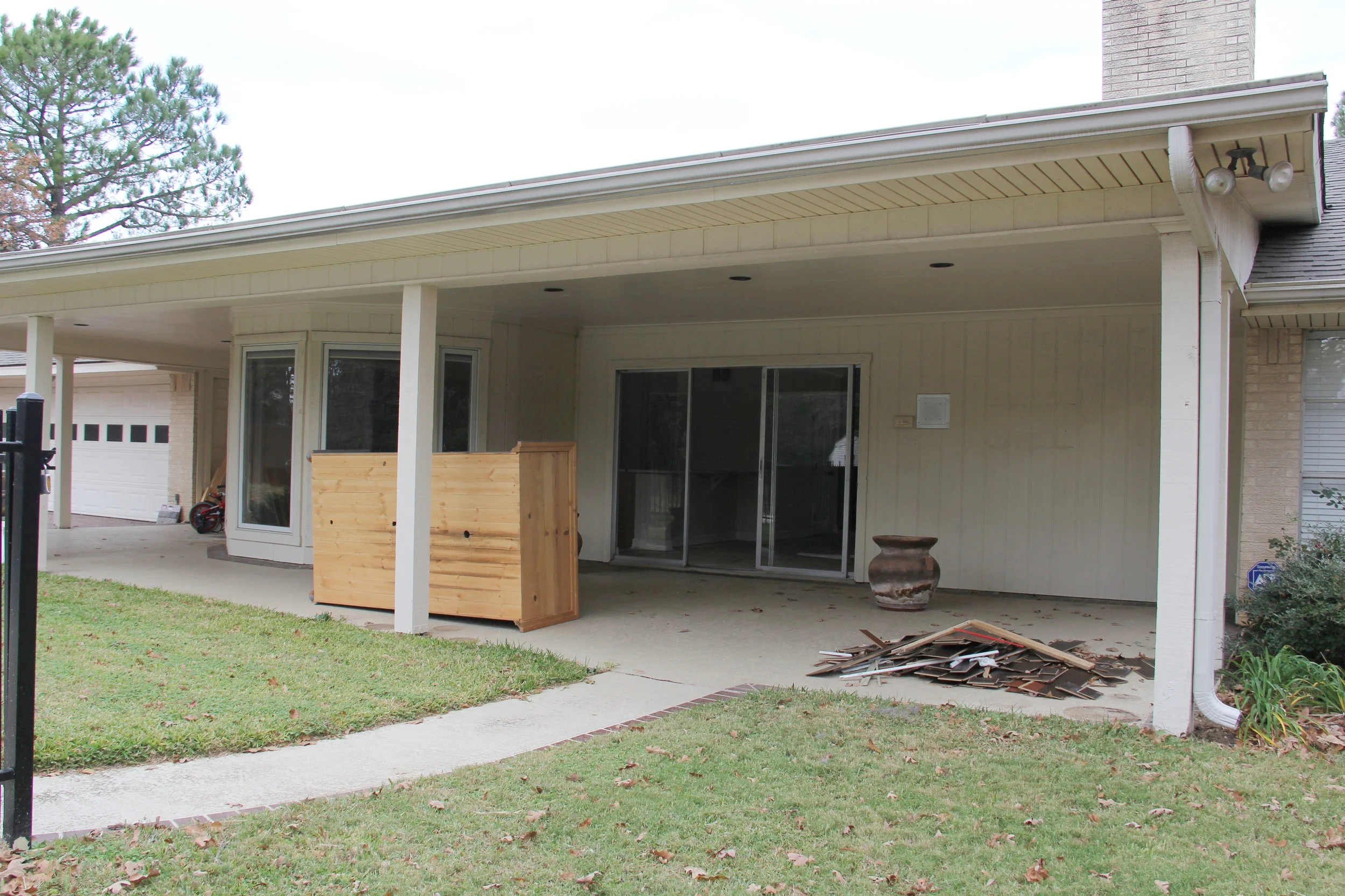 BEFORE RENOVATION / BACK PATIO 