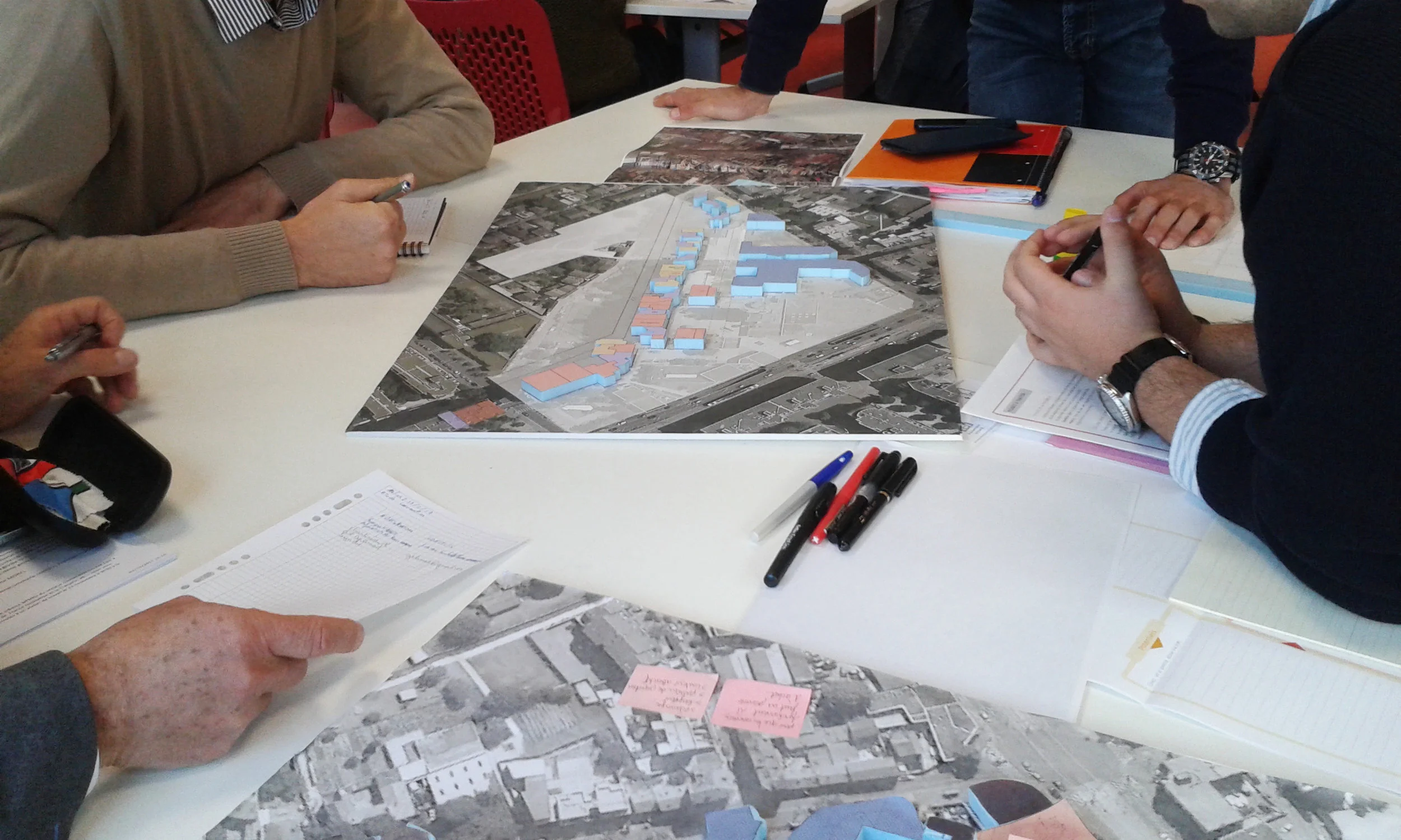 Atelier de réflexion collective autour d'un projet de réaménagement urbain à La Courneuve, 93.