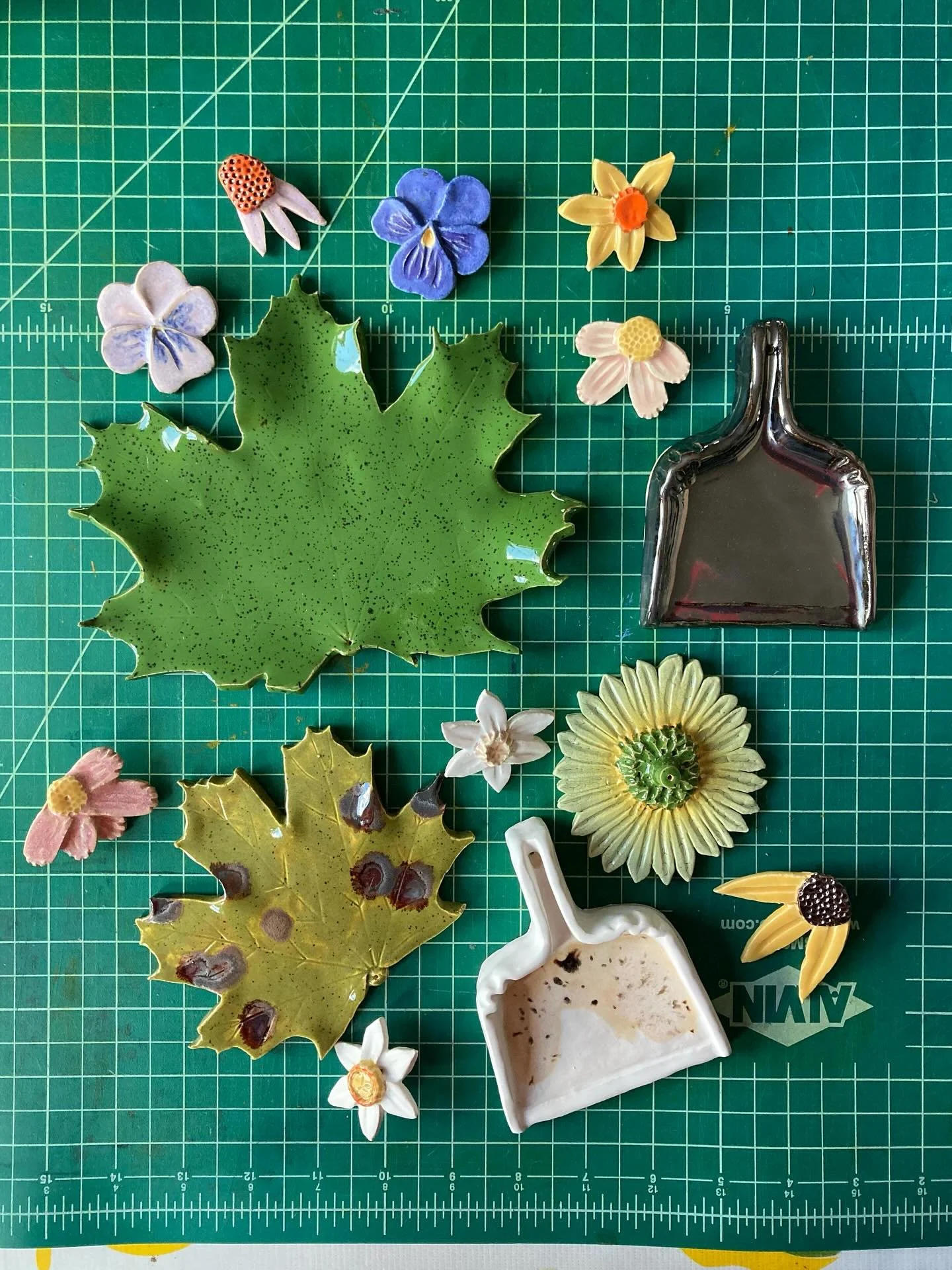 Here&rsquo;s a little preview of things I will have at Farm &amp; Friends market! Leaves, dust pans and upturned flower are all incense burners. Maple leaves and dust pans can do double duty- cone or stick incense, the flower is stick only. All the s
