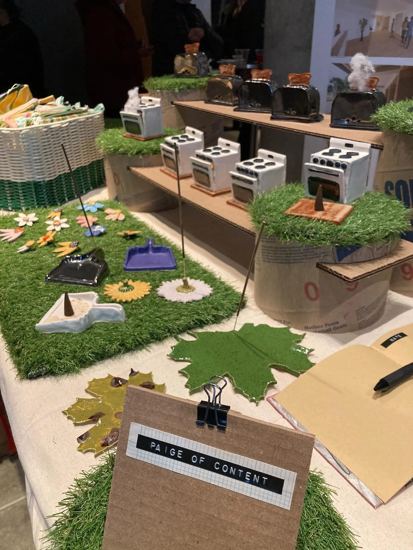 With sooo much help from my mom the booth has come to life! I am so pleased. The biggest thanks to Jane El who is better than me and got off the gram. Thank you for having me @fishercenterbard an amazing first run! Next up - Farm &amp; Friends at @fo