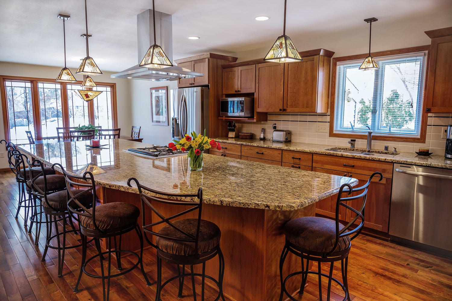 Tour a Spacious Gold and White Chef's Kitchen With Grand Island