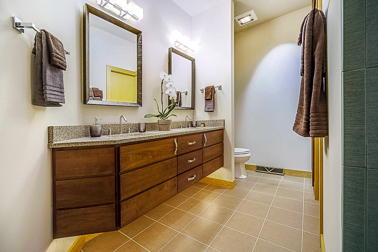 60 Raised Center Bathroom Vanity