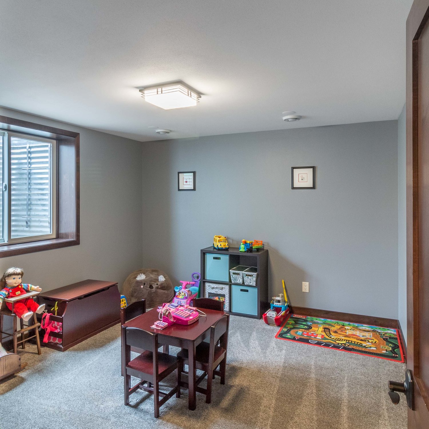 The Pros and Cons of Using Carpet or Hardwood for Bedroom The Pros and Cons of Using Carpet or Hardwood for Bedroom
