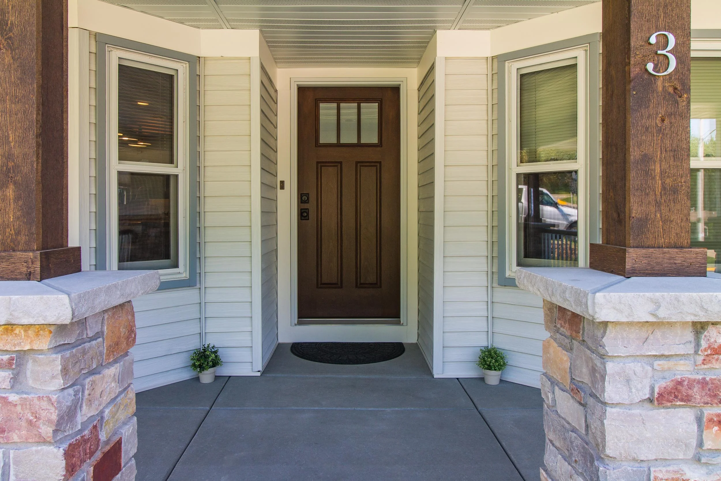 Using Manmade Or Natural Stone Veneer When Remodeling A Porch