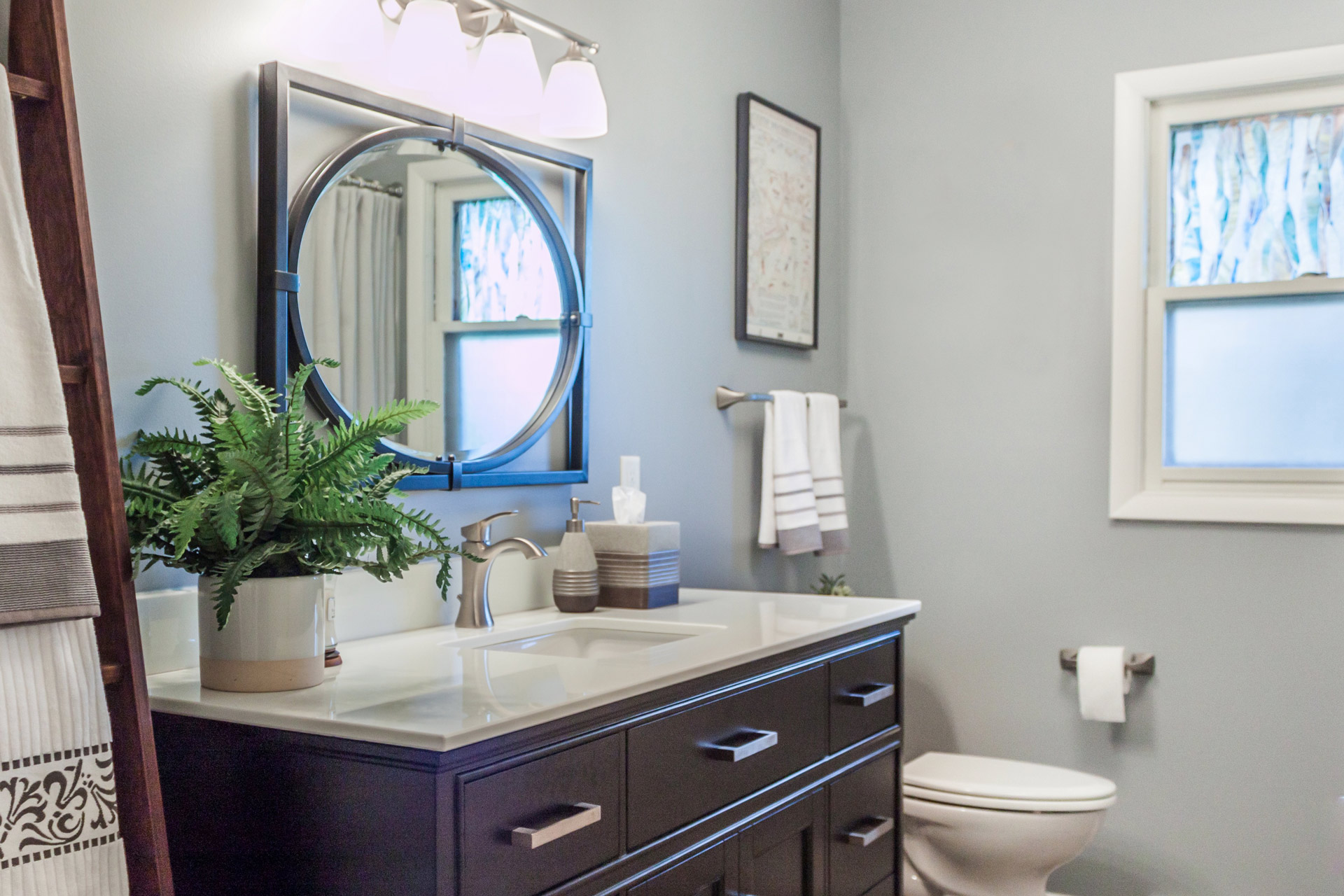 Small Bathroom Remodeling: Storage and Space Saving Design ...