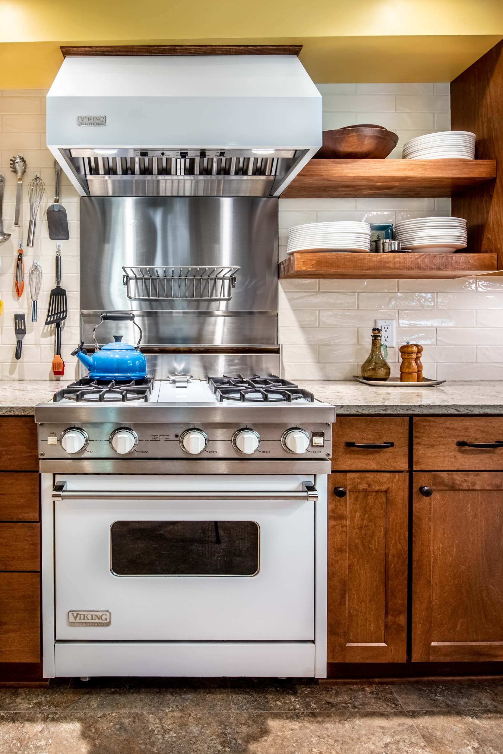 Solid Backsplash Behind Stove: The Genius Hack That Saves You Scrubbing!